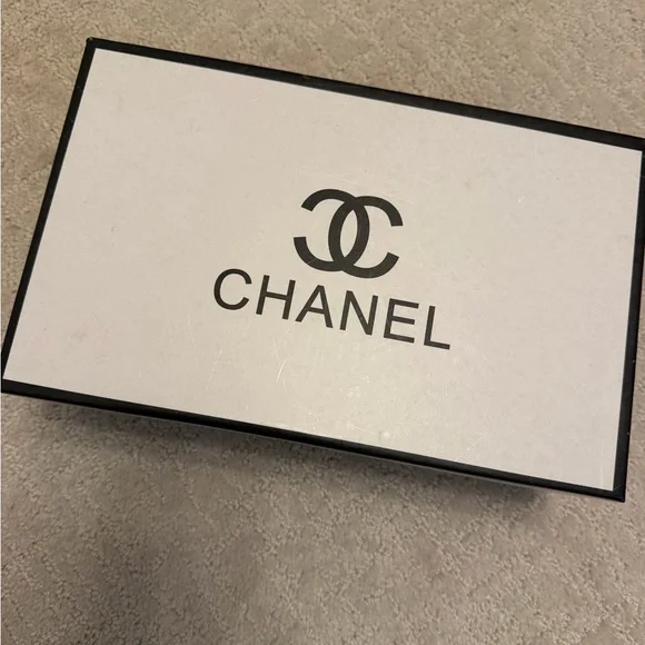 CHANEL Women's Black and Cream Espadrilles - Picture 4 of 4